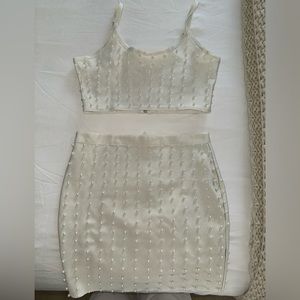 Superdown white 2 piece pearl set